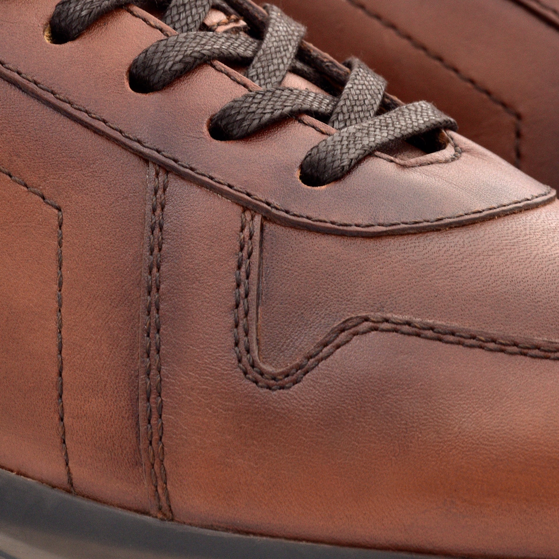 Porto Lace Up